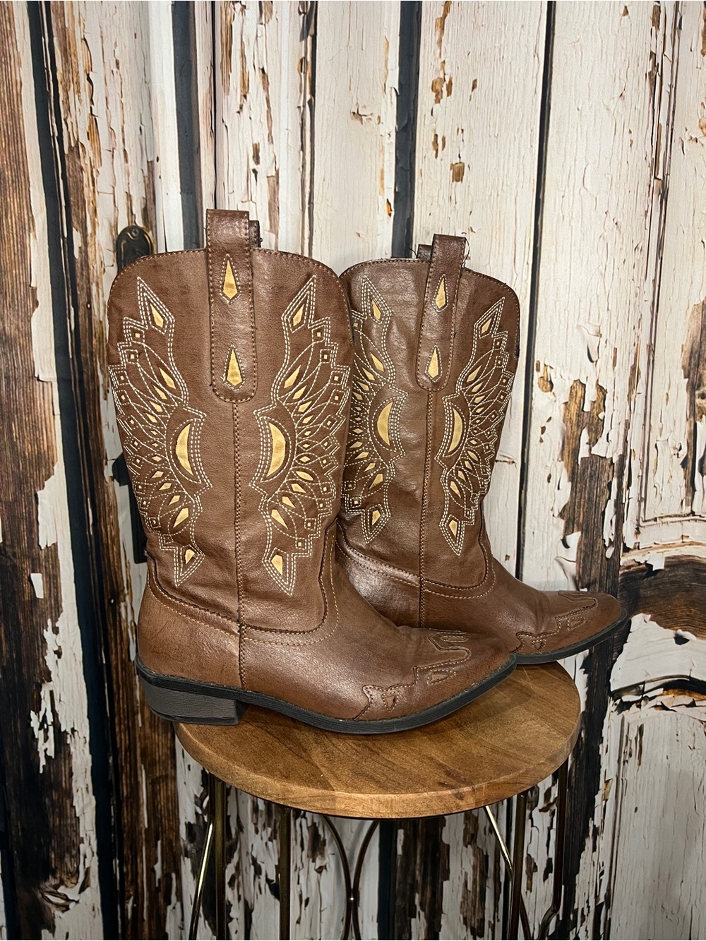 Brown Embroidered Western Cowgirl Boots - Classic Style